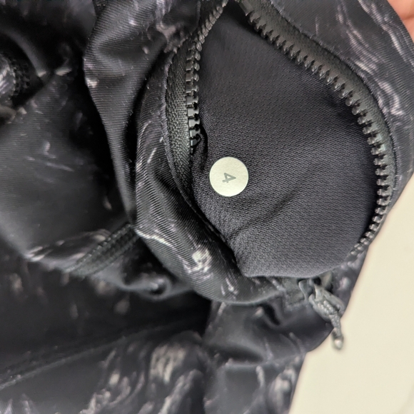 Lululemon Running Crop leggings, Size 4 - Picture 6 of 6